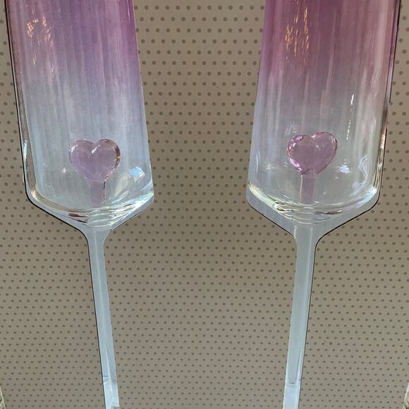 VIRAL Cupcakes & Cashmere Pink Heart Glass Champagne Flutes Set of 2 New - Picture 3 of 14